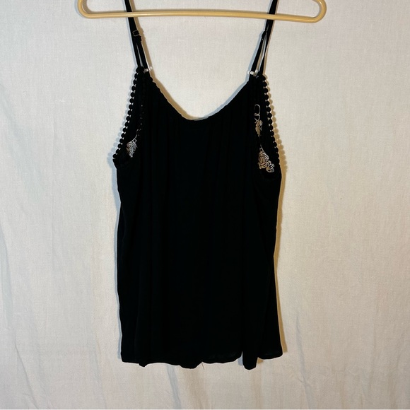 LUQ Black Embroidered Summer Sleeveless Camisole Blouse size XL (3) - Picture 3 of 6